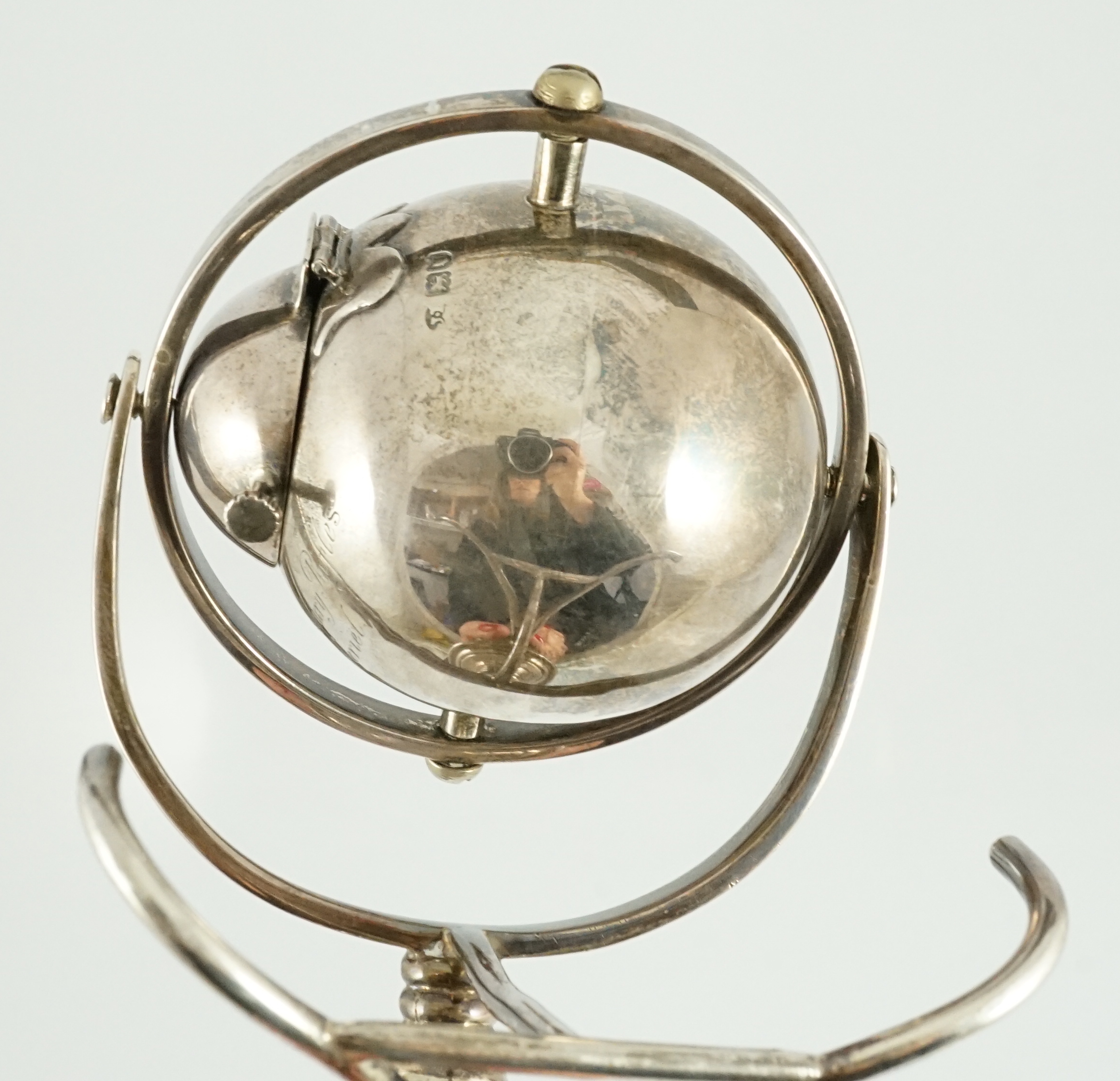 The Finsbury Rifles. An Edwardian silver and antler horn gimballed table lighter, retailed by Asprey & Co, London, 1907